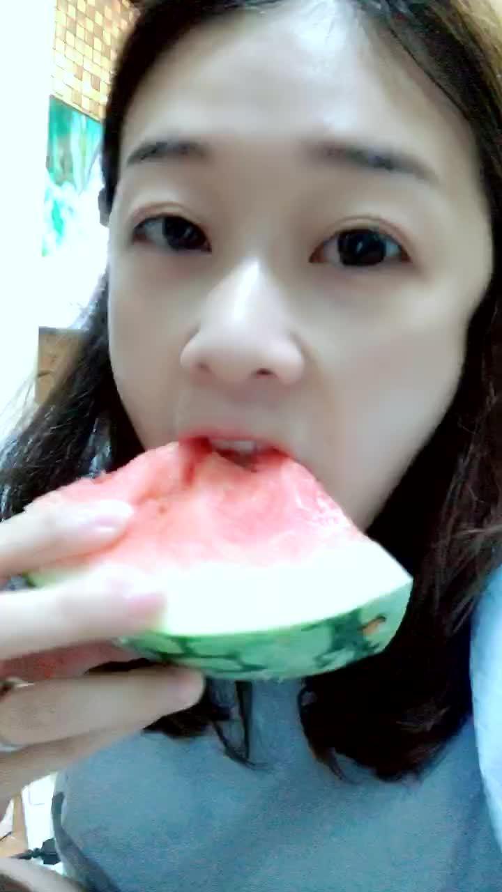 吃瓜劈叉姐,揭秘网络红人的崛起之路