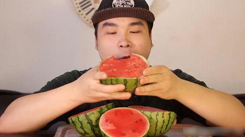 网友吃瓜搞笑模板,网友搞笑吃瓜，笑料百出！