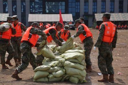 军坡吃瓜群众事件,揭秘网络舆论的风暴与反思