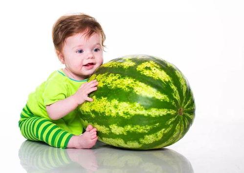 吃瓜宝宝壁纸图片,宝宝壁纸下的童趣时光