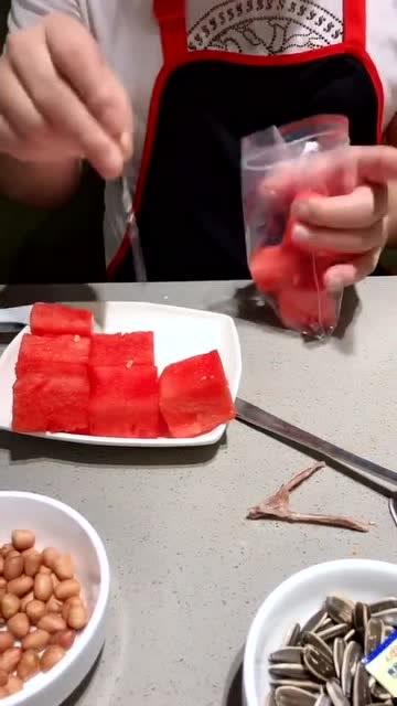 海底捞怎么带瓜吃