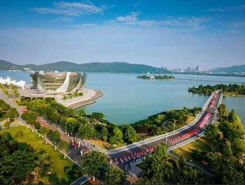 徐州云龙湖吃瓜,感受徐州休闲时光